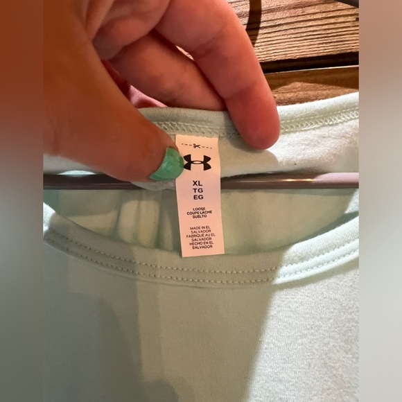 Under Armour Top - Picture 2 of 4